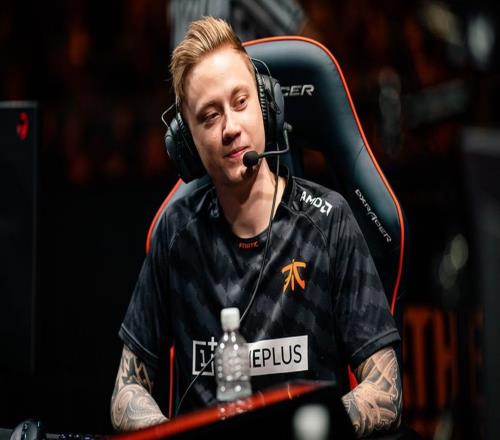 知名AD选手Rekkles称自己将转型辅助，FNC表示他夏季赛不会首发