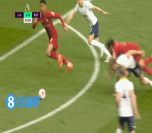 小雷：C罗梅罗过去四、五场的防守，有些是狠毒的