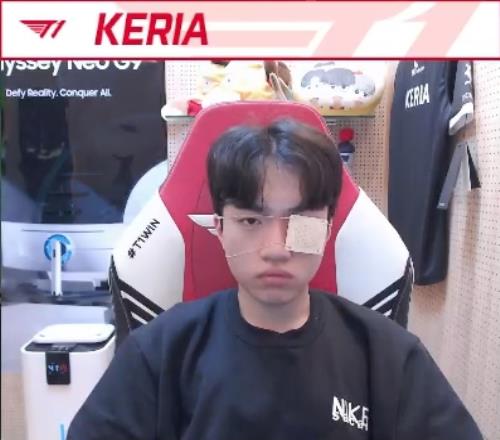 Reddit网友热议Keria眼睛受伤：T1金木研！他正在熟悉他的写轮眼