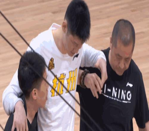 媒体人:4强都有核心受伤虽下场生死战但盼大家都能做长远决定