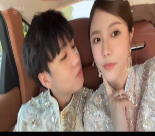 Letme海南婚礼直播：婚车上Letme甜蜜Kiss妻子