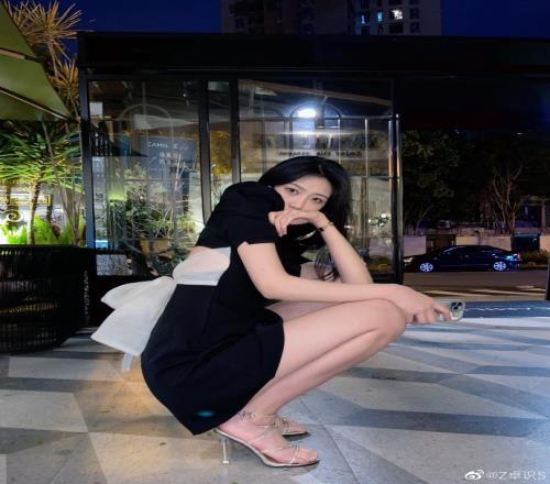 卓识晒舞蹈视频:恰个饭我和我的美女朋友泰裤辣