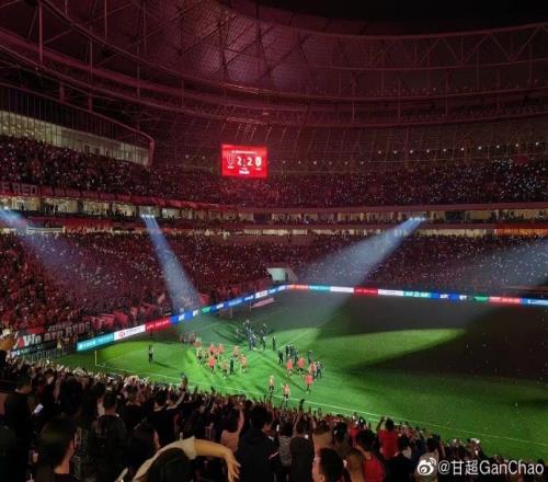 记者:凤凰山真实上座是4.3万到4.5万,播报数字有所“克制”