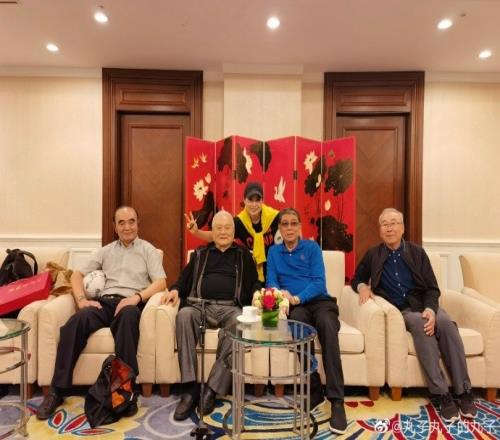 中国足坛泰斗年维泗九十大寿，曾师从于他的徐根宝亲赴北京贺寿