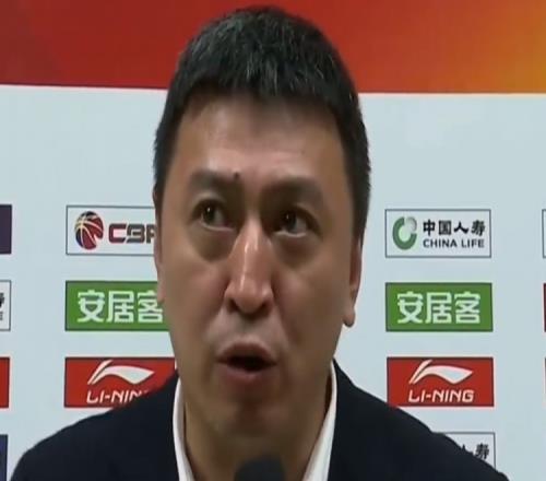 王世龙：队伍现在很困难吴前和盖利的伤对我们影响很大