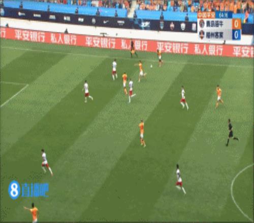 青岛结束三连败张卫门前抢点破僵，陈纯新传中上演“海港连线”