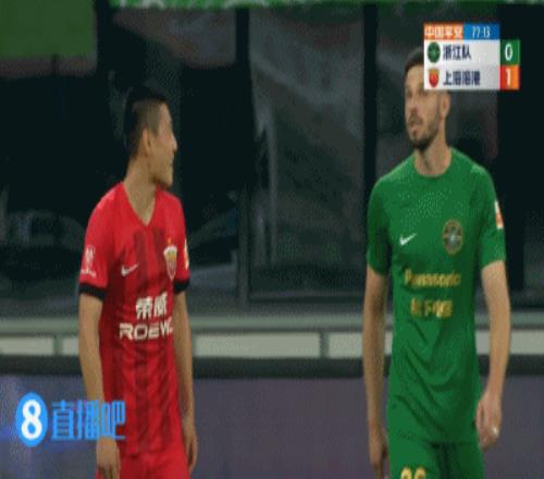火气上来了武磊与卢卡斯激烈言语对线+顶牛,张佳祺连忙拉架
