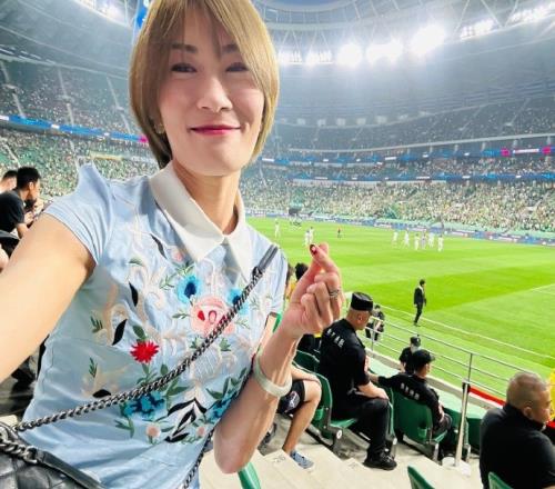 前女足国脚王飞现场观战国安：今天球场的第12人与你们一起