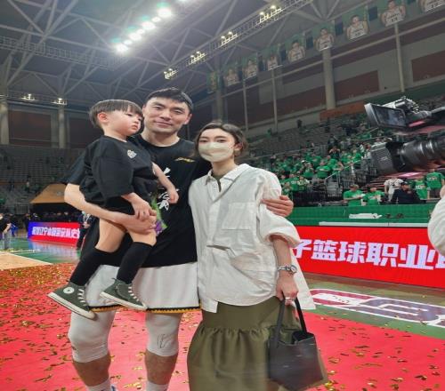 向老将致敬!李晓旭妻子:有时候一点点信念可以走很长的路