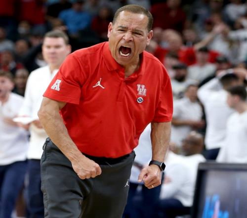 Woj：雄鹿已经就主教练一职面试了休斯敦大学主帅凯文桑普森
