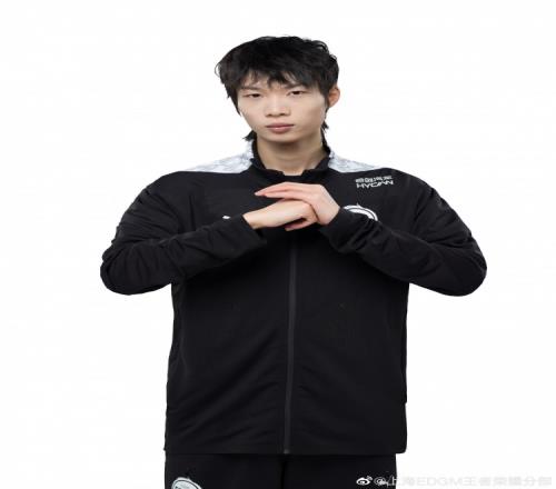 上海EDG.M挂牌公告：靖风、玄影两位选手被挂牌交易