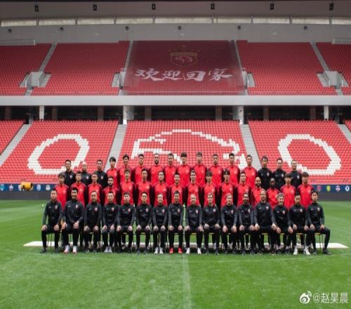 上海海港2023赛季全家福:武磊、奥斯卡位居C位