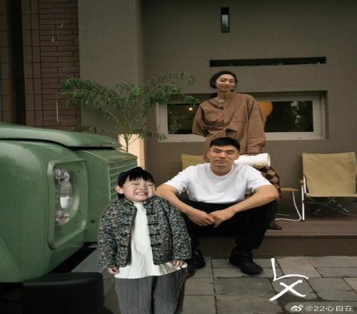 李晓旭晒与家人的P图合照:今日小满不多不少刚刚好