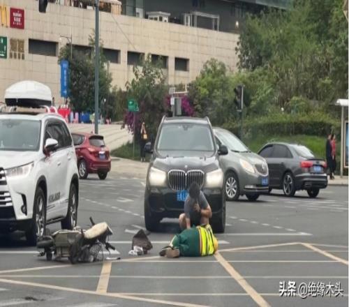 记者:网传徐正源开车撞倒路人说法不准确,是对方全责