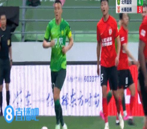 于大宝被吴亚珂推倒抱头倒地二人各吃一黄，赛后双方爆发冲突！