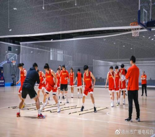 中国女篮二队热身赛两胜意大利U18女篮胡多灵共砍39分