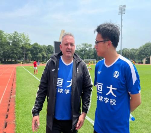 萨尔瓦多:全华班广州队最快3年冲超国内外球员在青训阶段没差别