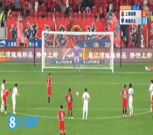 奥斯卡射门被对方手挡出VAR回放判点，亲自点射命中扳平
