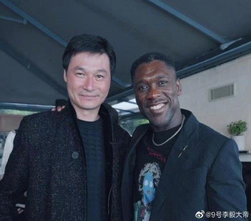 李毅社媒晒与西多夫的合照,并配文:好久不见!