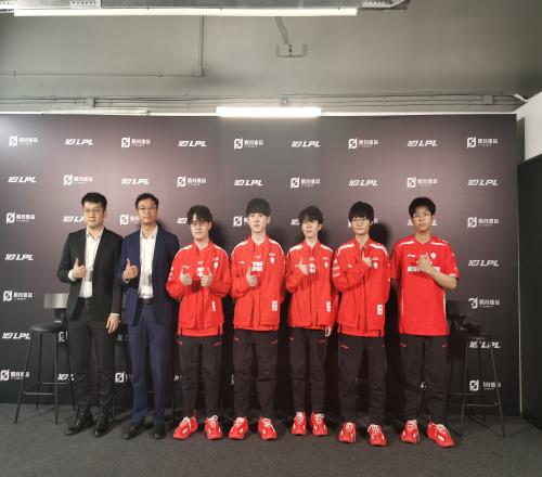 TES赛后群访Rookie：单杀的话，应该Xiaohu没想到我伤害这么高