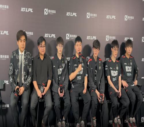 Uzi:我问朱开教练“上去手抖怎么办”但第一把打完后适应下来了