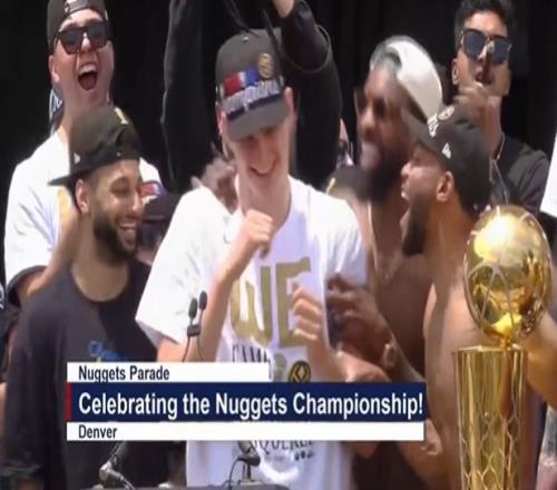 穆雷介绍约基奇出场：他是两届MVP&FMVP&西决MVP&联盟的MVP！