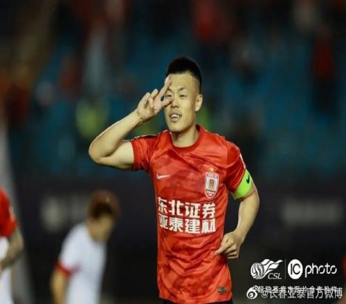 谭龙:热爱是坚持的理由我踢到40岁应该没问题