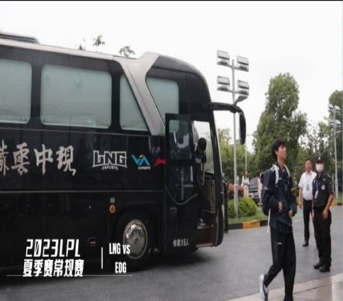 LNG分享对阵Uzi赛场Vlog：没有人看好我们赢，全部预测我们输