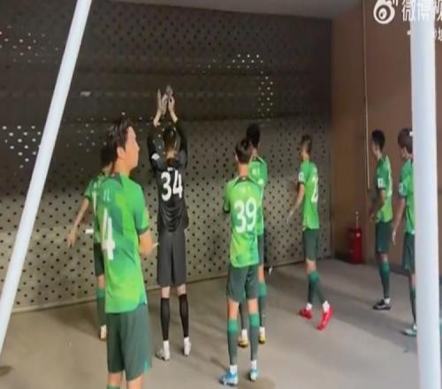 媒体人:淄博齐盛禁止球迷入场,别吹淄博烧烤&这座城市让人冷漠