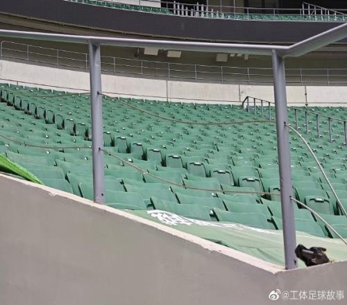 为防球迷再冲场,工体球场通道口部位新增钢线&安保人手大幅增加