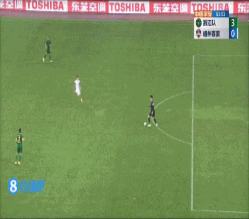 差点超巨失误赵博传球送给对方,尹聪耀破门可惜越位在先
