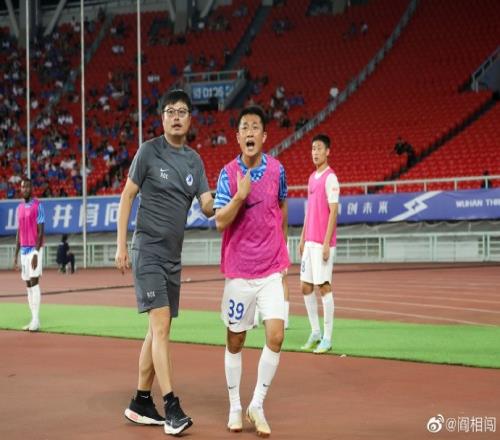 大连人平三镇获赛季首个客场积分,阎相闯社媒晒加油照:
