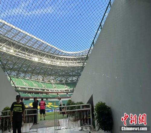 中新网:工体安保措施明显加强,通道入口处加装隔离网和隔离栅栏