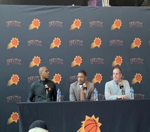 沃格尔:比尔是NBA最佳球员之一很高兴他加入到太阳