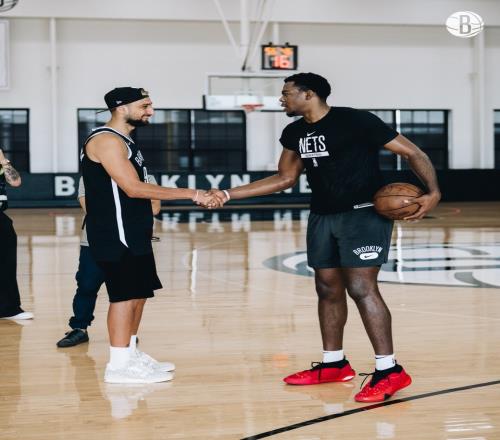 有加盟NBA打算多纳鲁马参加NBA篮网队训练，投篮姿势专业