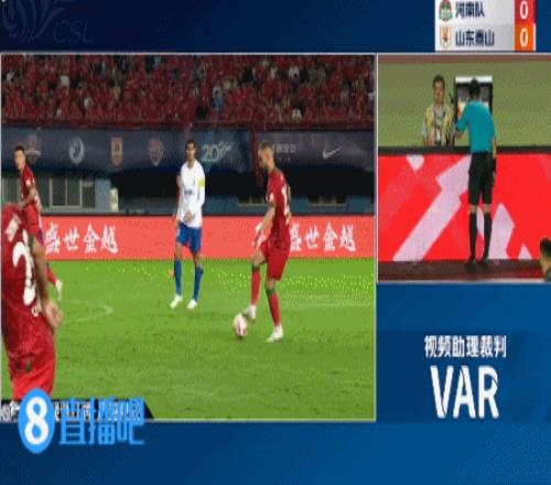 连续蹬踏!VAR回溯科维奇犯规,主裁黄牌改判红牌将其罚出场!