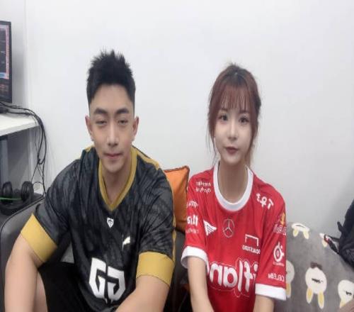 赛前预测解说硕硕认为：没有李哥的T1将会被GEN二比零带走