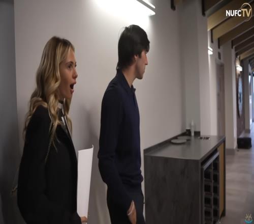 罗体:托纳利女友参观纽卡斯尔俱乐部,被豪华环境震惊合不拢嘴