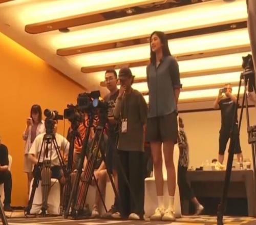 赵丽娜化身记者采访恩师水庆霞,水庆霞笑答爱徒提问