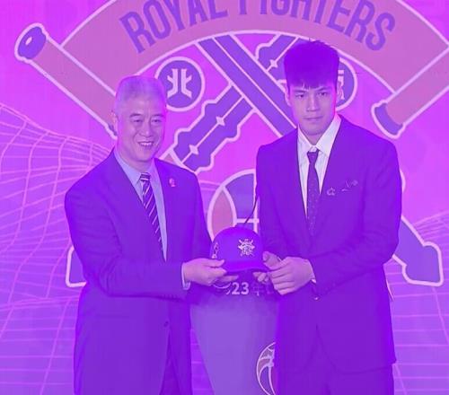 凑两桌麻将北控选中陈国豪后在册内线多达7人孟子凯还将加盟