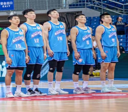 难救主!满奕呈12中8空砍全队最高22分外加6板3断