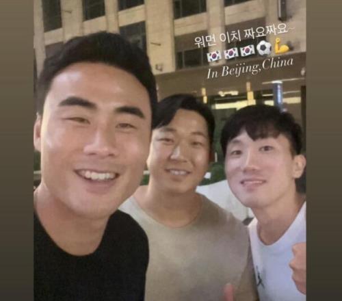 老乡见老乡!朴志洙随三镇前往客场,合影国安后卫姜祥佑