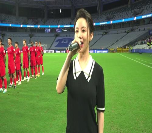 重量级嘉宾申花vs梅州赛前,“九球天后”潘晓婷领唱国歌