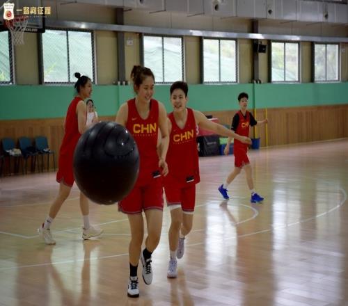 中国篮球之队官微晒女篮集结训练图:备战9月底杭州亚运会