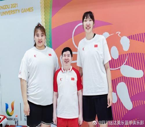 四川女篮晒韩旭与刘禹彤等的合照：期待中国代表团捷报频传