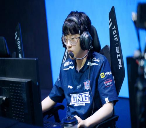 Scout生涯第二次获得常规赛MVP仅次于Doinb、Rookie两人