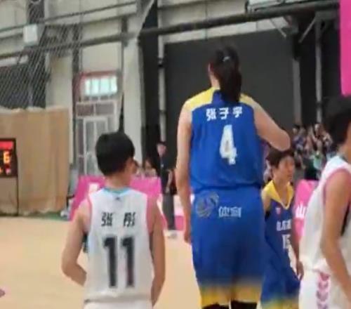 邵化谦：去年U15得分王227cm张子宇未入选今年U16女篮其替补入选