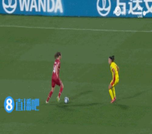 中国女足险些丢球！丹麦女足无人防守超级空门，幸好头球顶高