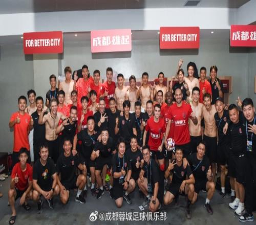 为大家献上阔别已久的合照!成都!雄起!
