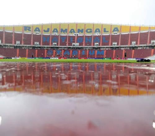 官方：因场地积水和暴雨天气，热刺对阵莱斯特城的友谊赛取消